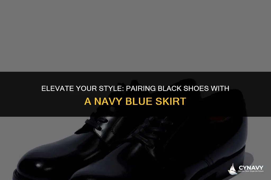 does black shoes go with navy blue skirt